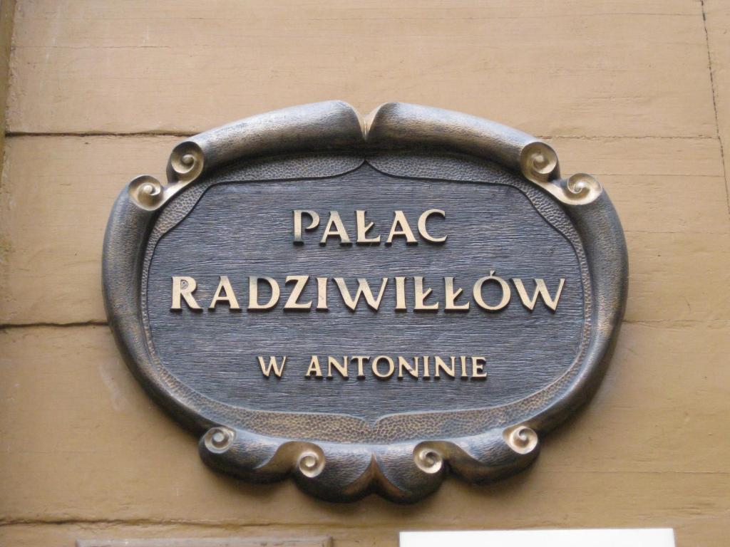 Palac Mysliwski W Antoninie Antonin  外观 照片